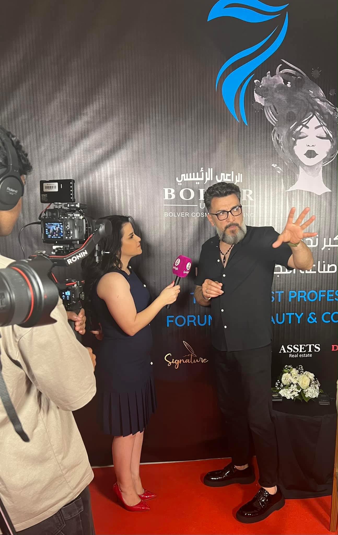 Hassan Ibach tijdens een internationaal beauty-evenement